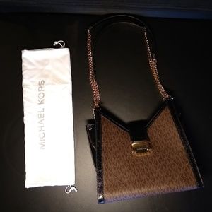 WHITNEY BROWN/BLK SM CHAIN SHLDR TOTE